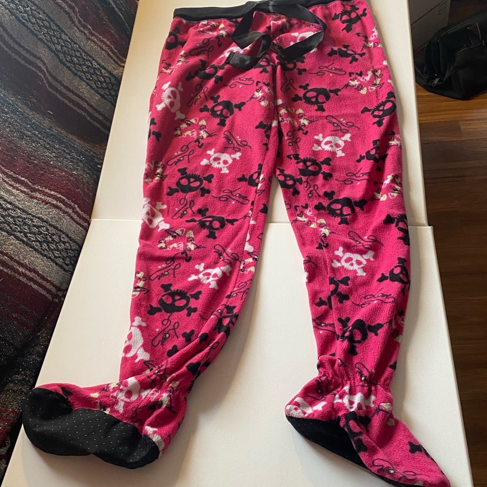 No Boundaries jammies pants with no skid footies. Size L